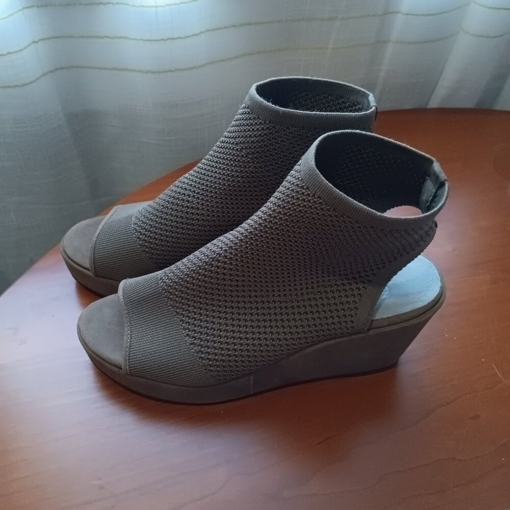 NWT Eileen Fisher Open Toe Wedge in Spring 2026 Brown